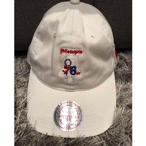 Brand new Mitchell & Ness 76ers hat in White